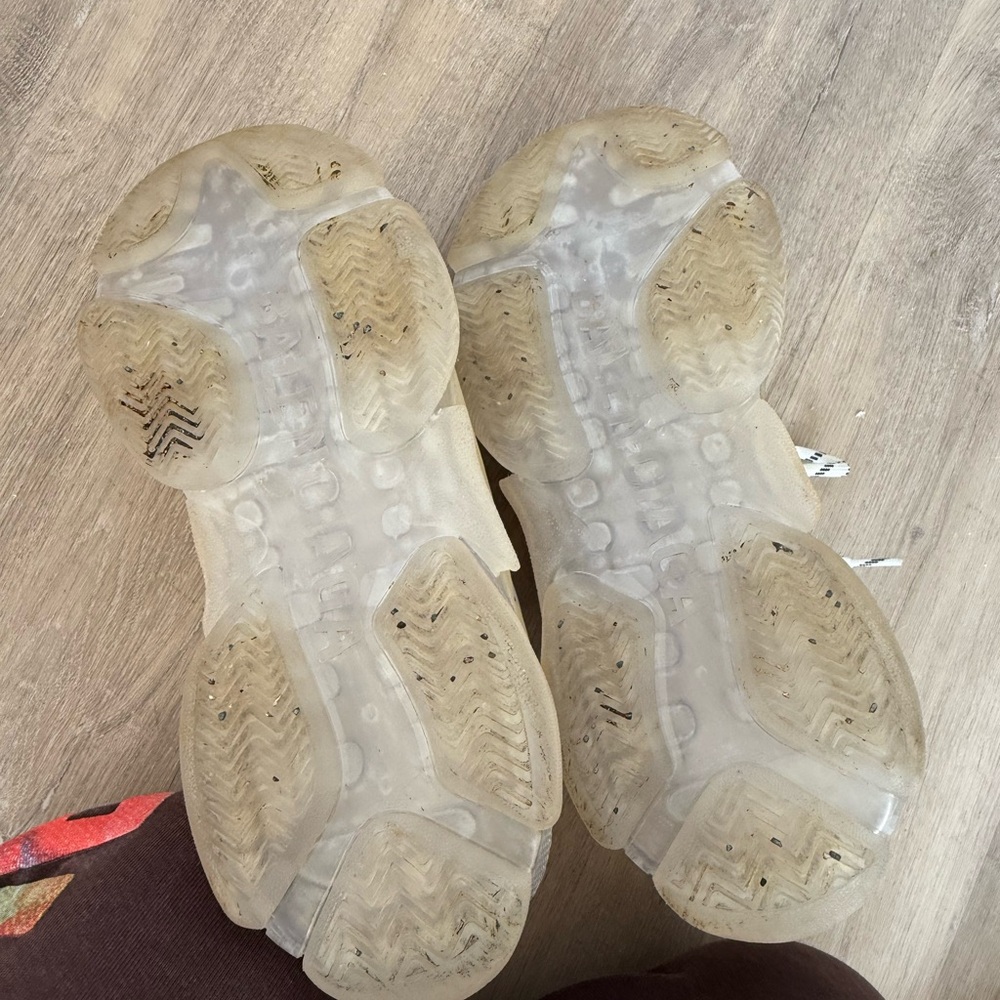 Balenciaga WOMEN'S TRIPLE S CLEAR SOLE SNEAKER IN WHITE - Picture 4 of 5